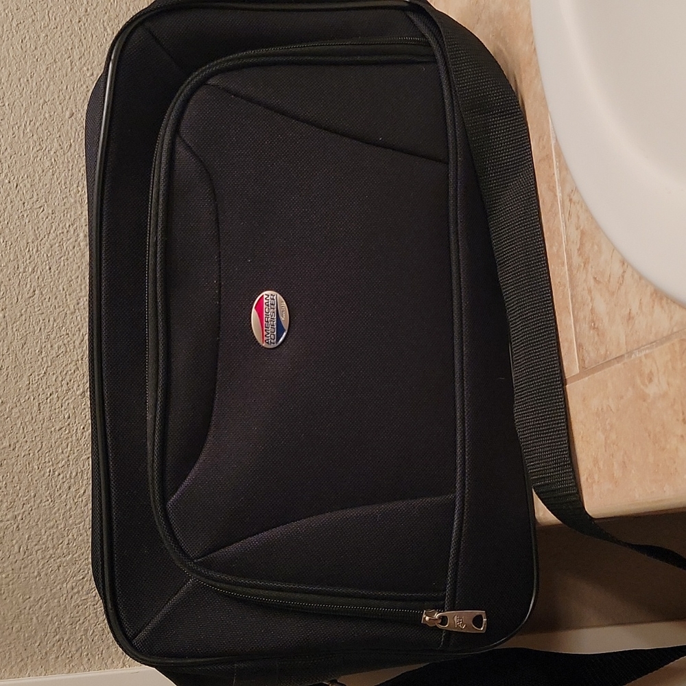 EUC American Tourister Tote w/ Strap to Attach to Carry-on Handle